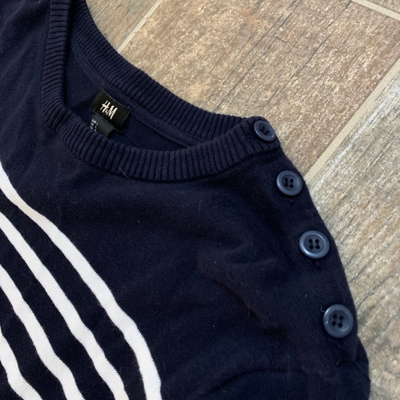 H&M blue and white striped sweater - Picture 2 of 3